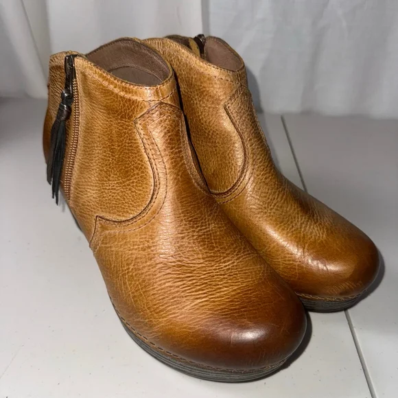 Women's Dansko Veronica Bootie brown leather ankle boots Size 40EU/ 9.5-10 US - Picture 1 of 12